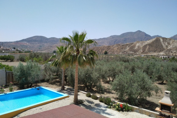 Revente - Casa con terreno - Alsodux - ALMERIA