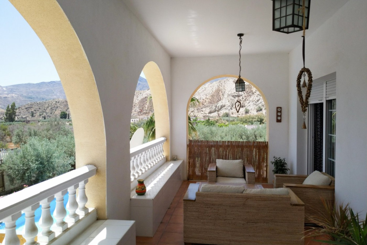 Resale - Casa con terreno - Alsodux - ALMERIA