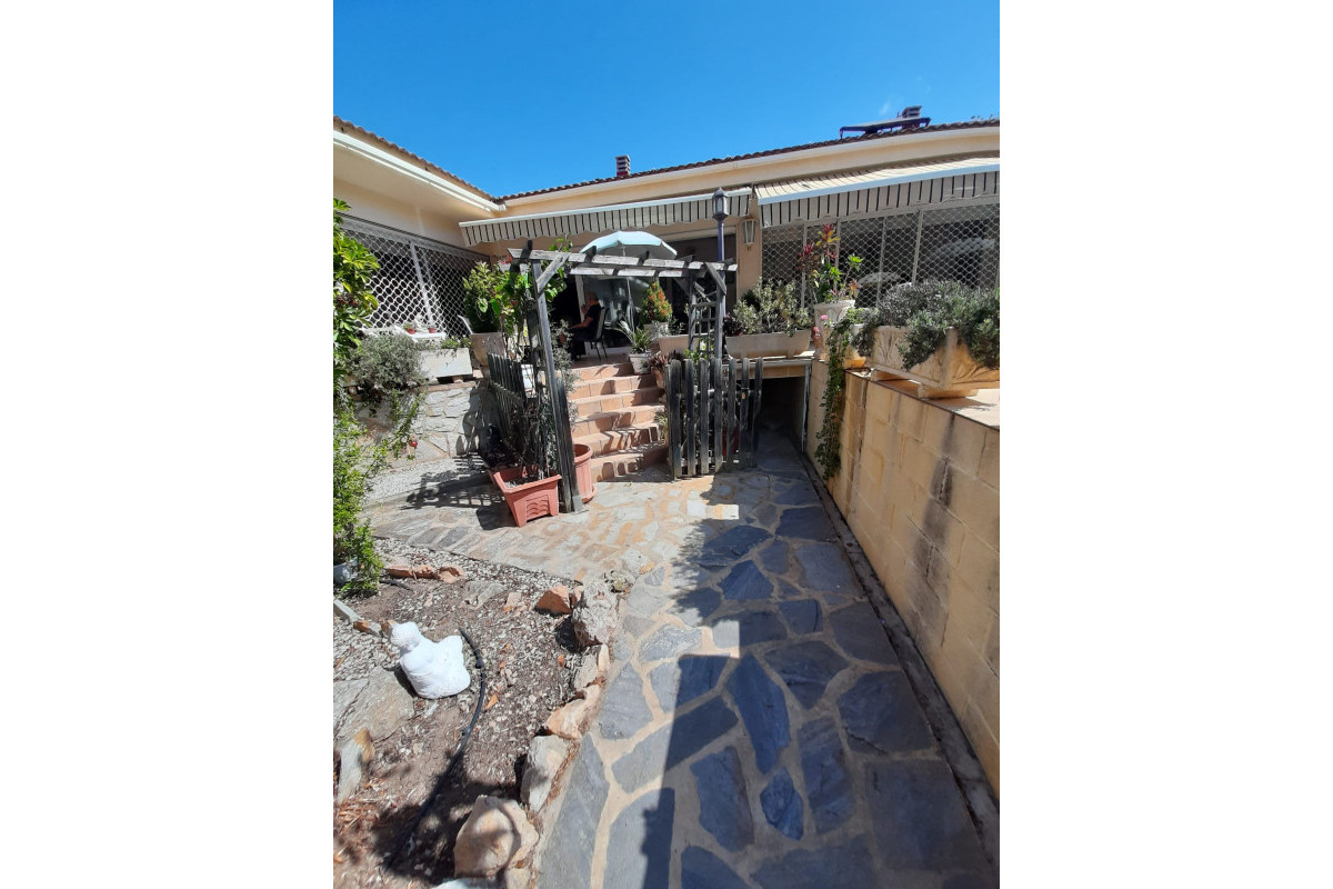 Resale - House - Villamartin