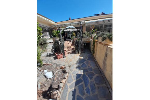 Resale - House - Villamartin