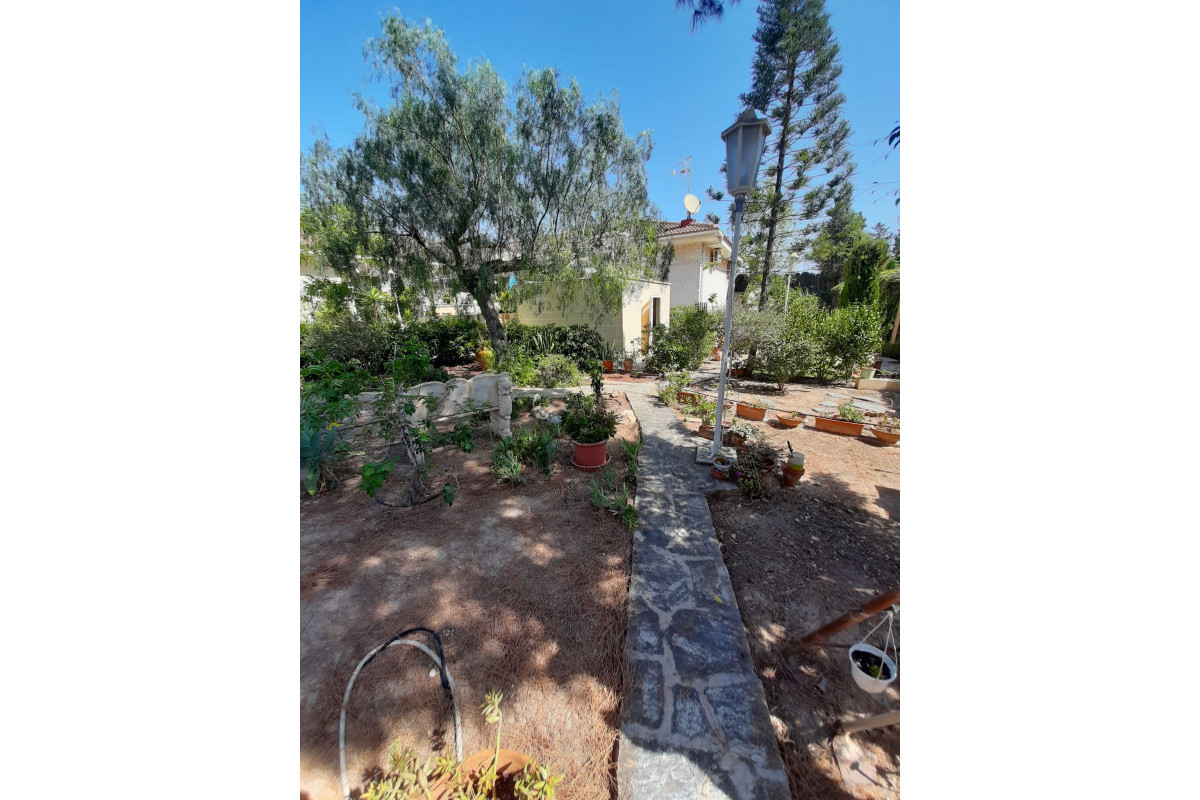 Resale - House - Villamartin