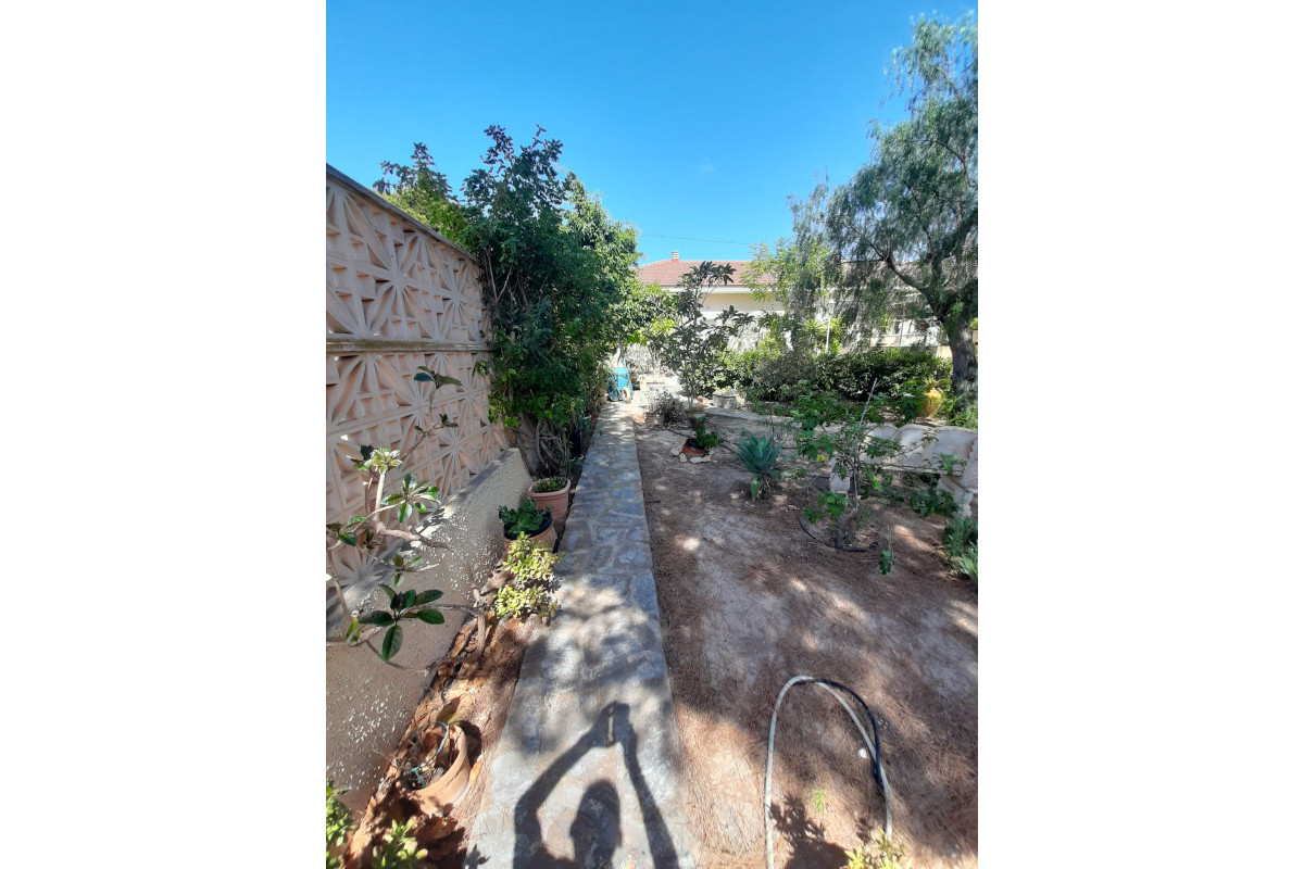 Resale - House - Villamartin