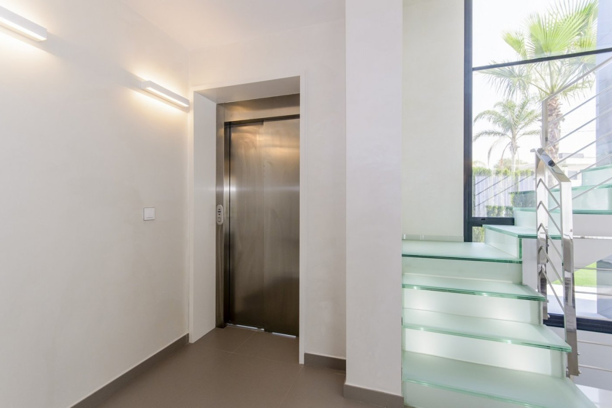 Obra nueva - Villa - Orihuela Costa - Campoamor