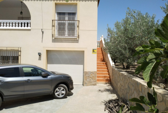Reventa - Casa con terreno - Alsodux - ALMERIA