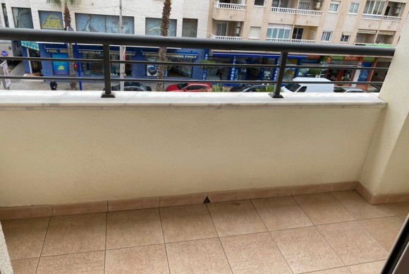 Reventa - Apartamento / piso - Torrevieja - Centro