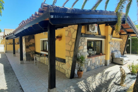 Herverkoop - Villa - l'Alfas del Pi - Belmonte