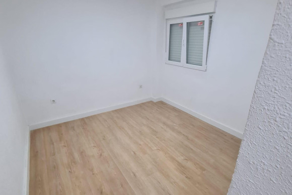 Herverkoop - Appartement  - Alicante - Carolinas Bajas