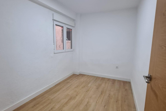 Herverkoop - Appartement  - Alicante - Carolinas Bajas
