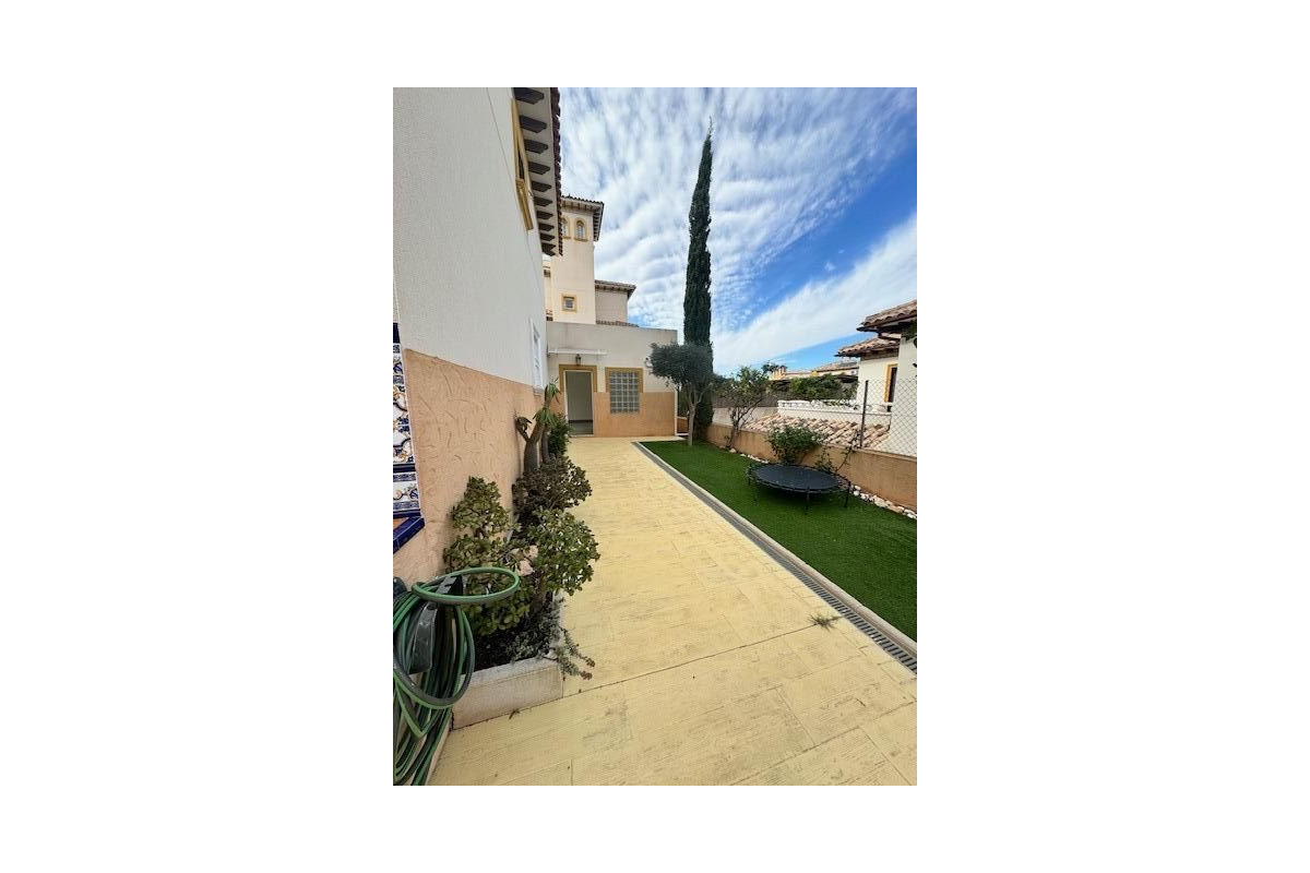 Herverkoop - Villa - Orihuela Costa - Montezenia