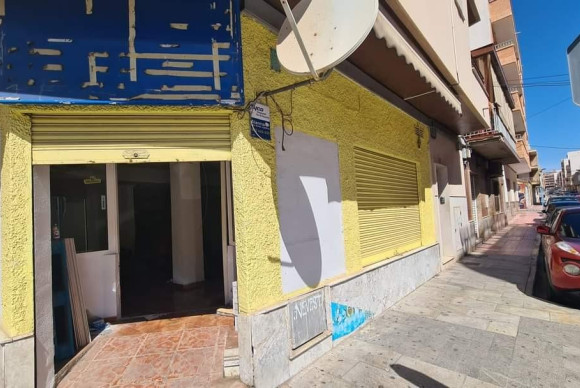 Revente - Commercial Unit - Torrevieja - Centro
