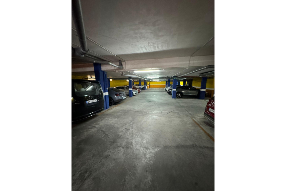 Herverkoop - Parking - Torrevieja - Playa del Cura