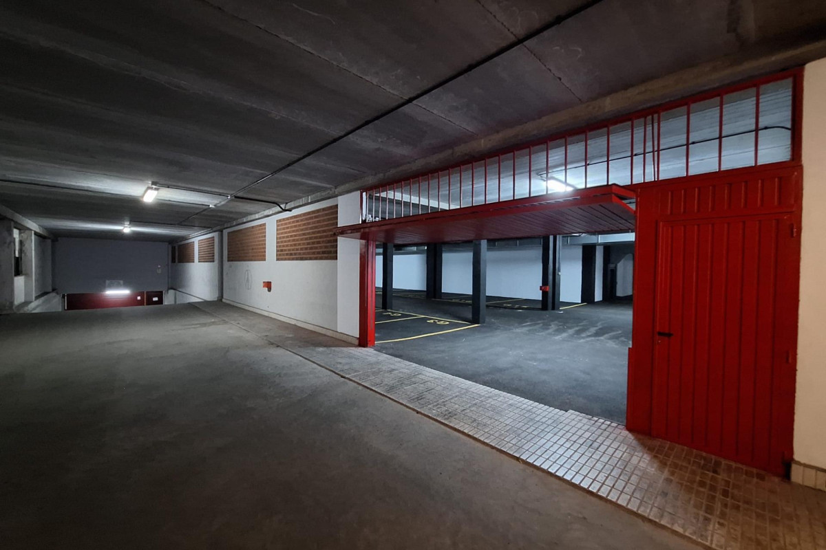 Resale - Parking - Salinas