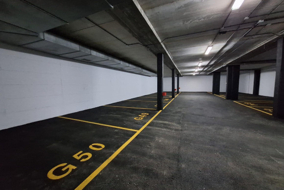 Resale - Parking - Salinas