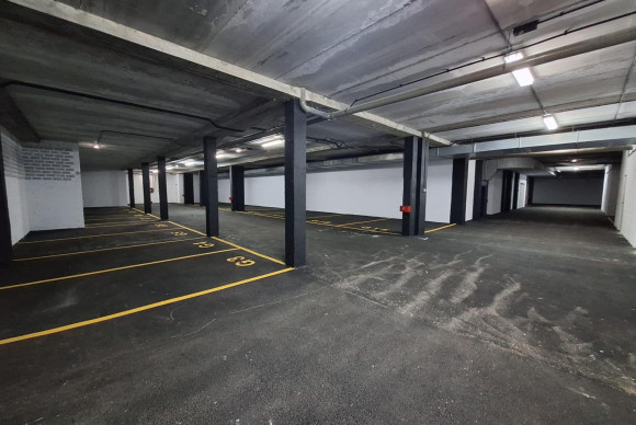 Resale - Parking - Salinas