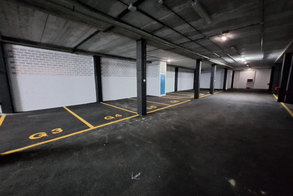 Resale - Parking - Salinas