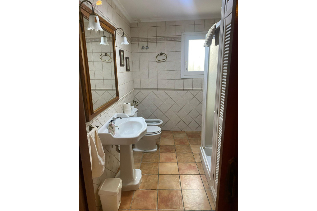 Revente - Commercial Unit - Torrevieja