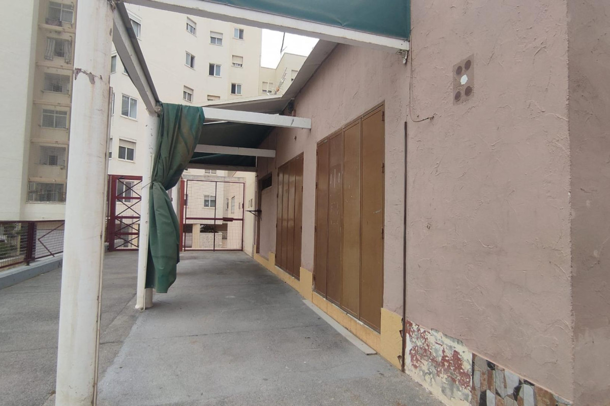 Revente - Commercial Unit - Alicante - San Gabriel