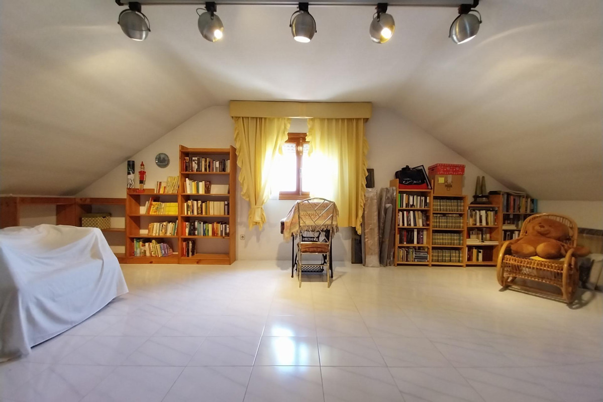 Revente - House - Pozuelo de Alarcon - Zona Pueblo