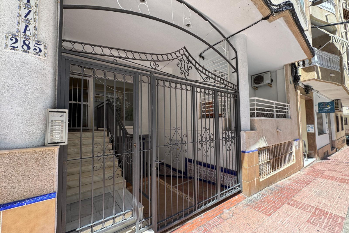 Resale - Apartment  - Torrevieja - Centro