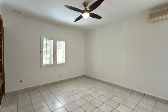 Reventa - House - Alicante - Vistahermosa