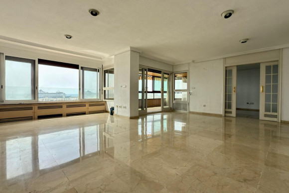 Herverkoop - Appartement  - Alicante - Centro