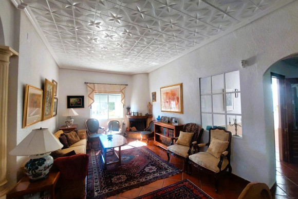 Reventa - Masía - LA MARINA