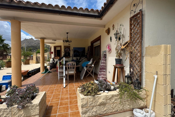 Revente - House - Relleu