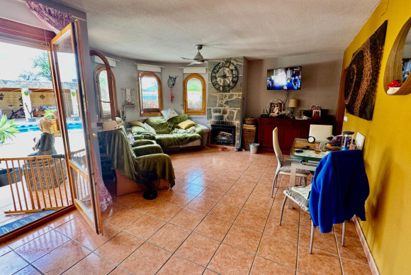 Revente - House - Relleu