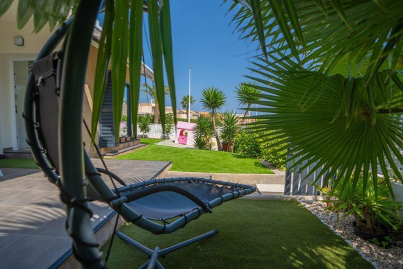 Herverkoop - Villa - Orihuela Costa - La Zenia