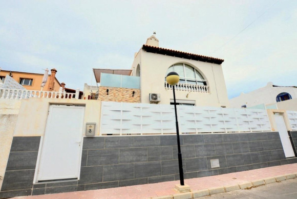 Reventa - Villa - San Miguel de Salinas - Urbanizacion blue lagoon