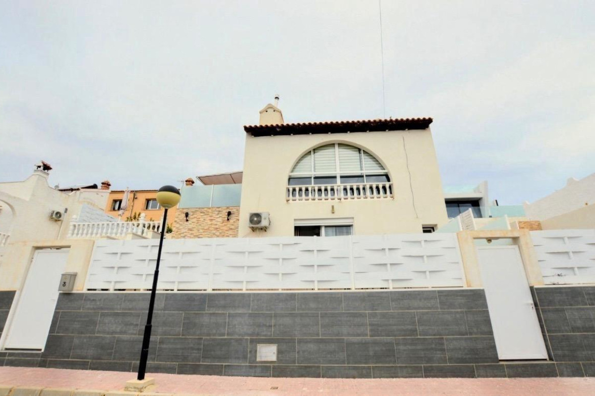 Reventa - Villa - San Miguel de Salinas - Urbanizacion blue lagoon