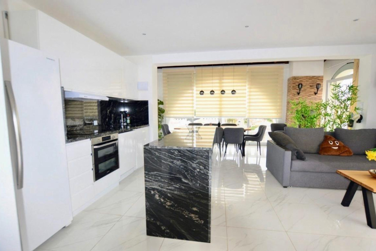 Reventa - Villa - San Miguel de Salinas - Urbanizacion blue lagoon