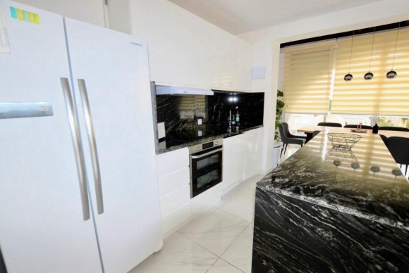 Reventa - Villa - San Miguel de Salinas - Urbanizacion blue lagoon