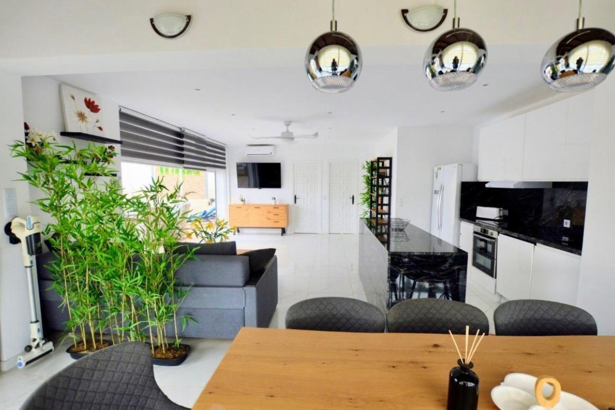 Reventa - Villa - San Miguel de Salinas - Urbanizacion blue lagoon