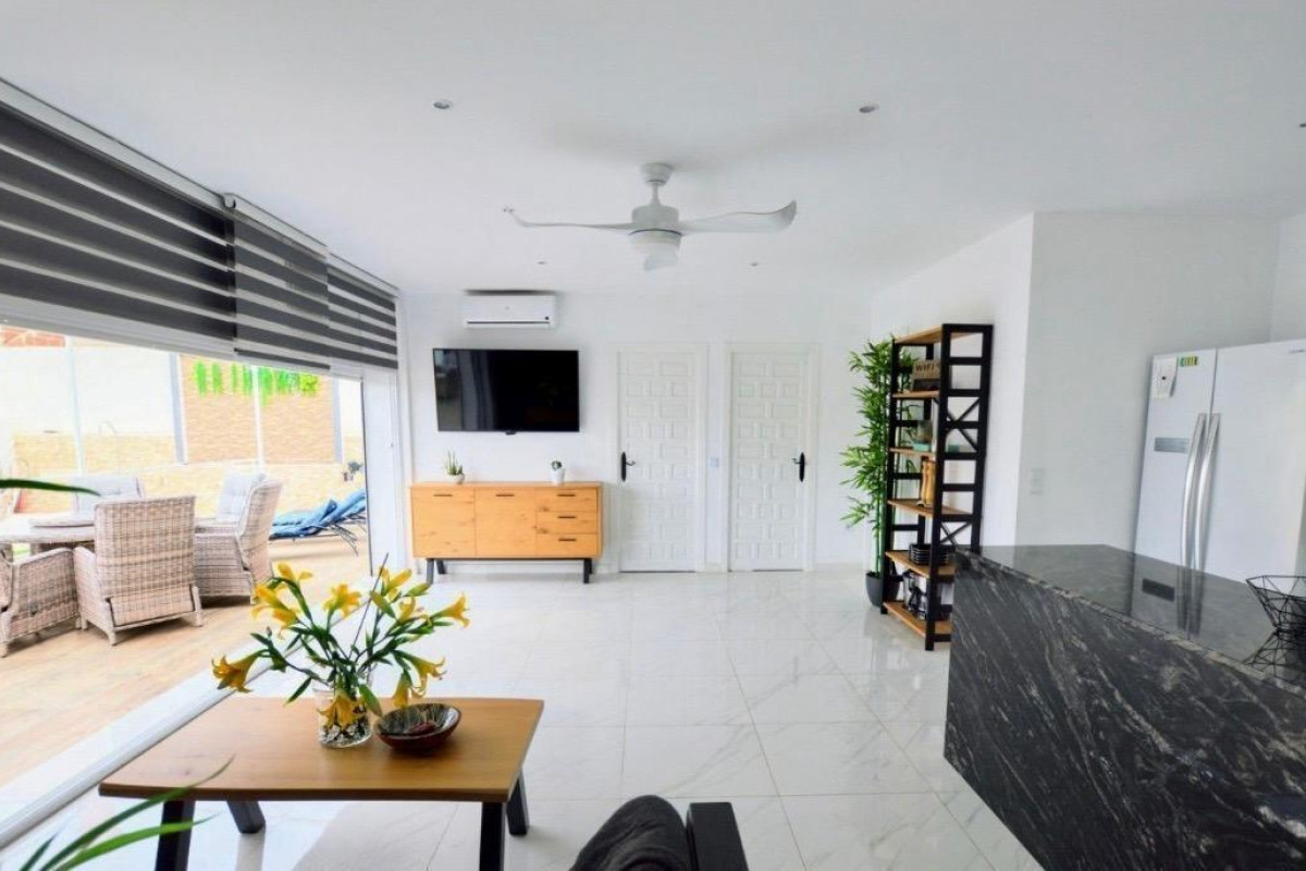 Reventa - Villa - San Miguel de Salinas - Urbanizacion blue lagoon