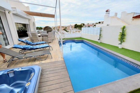 Reventa - Villa - San Miguel de Salinas - Urbanizacion blue lagoon