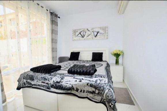 Reventa - Villa - San Miguel de Salinas - Urbanizacion blue lagoon