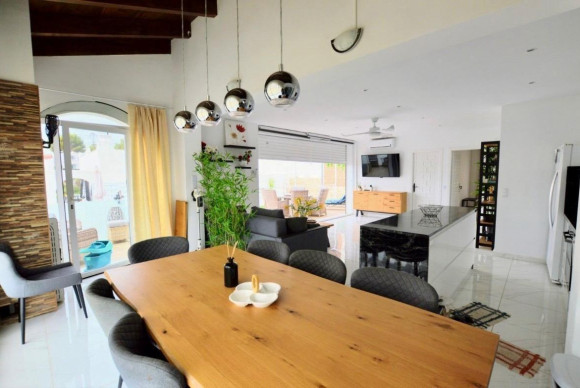 Reventa - Villa - San Miguel de Salinas - Urbanizacion blue lagoon