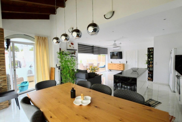 Reventa - Villa - San Miguel de Salinas - Urbanizacion blue lagoon