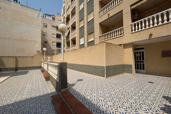 Herverkoop - Appartement  - Torrevieja - Estacion de autobuses