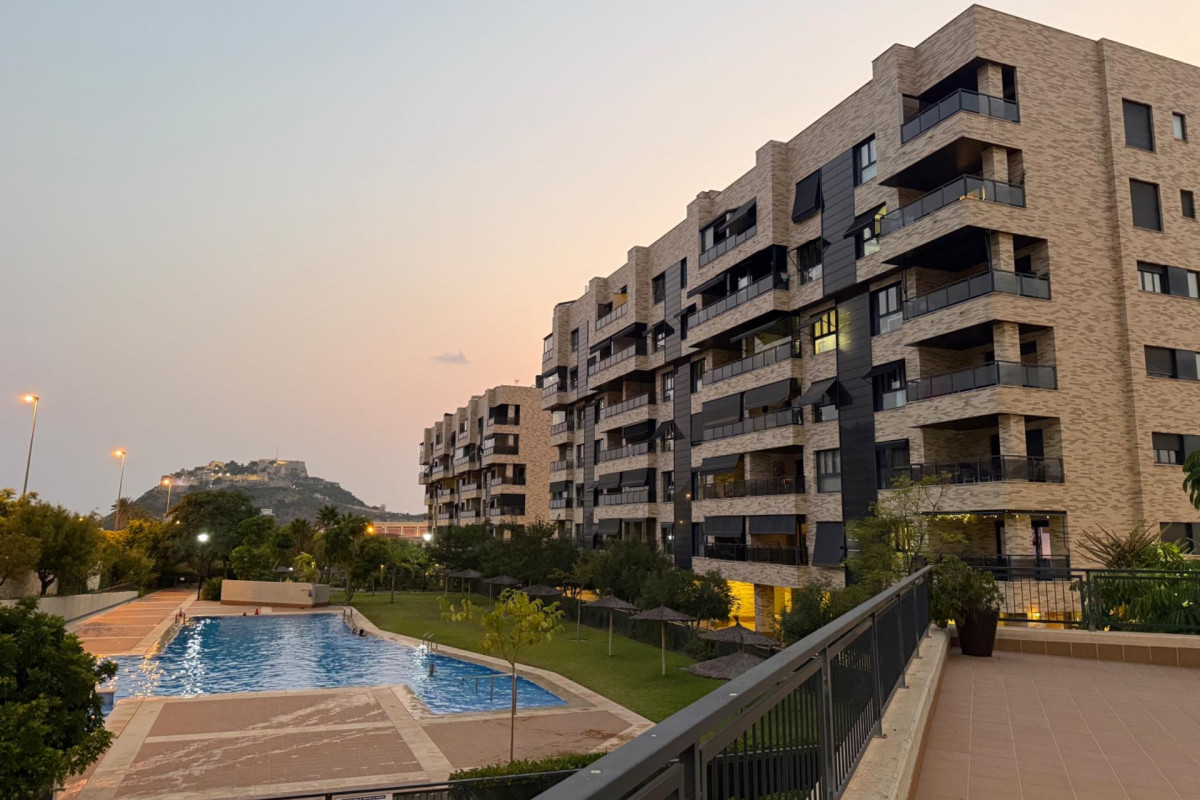 Alquiler a largo plazo - Apartamento / piso - Alicante - Vistahermosa