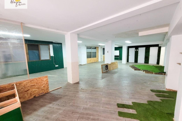 Reventa - Local Comercial - Valencia - Benicalap