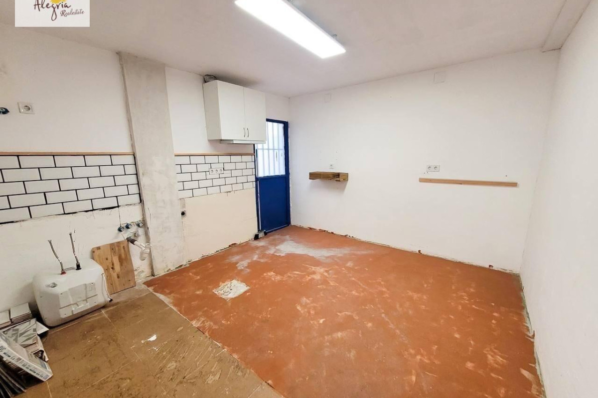 Reventa - Local Comercial - Valencia - Benicalap