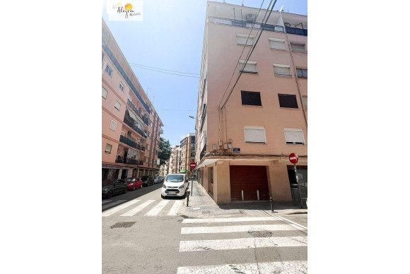 Reventa - Local Comercial - Valencia - Benicalap