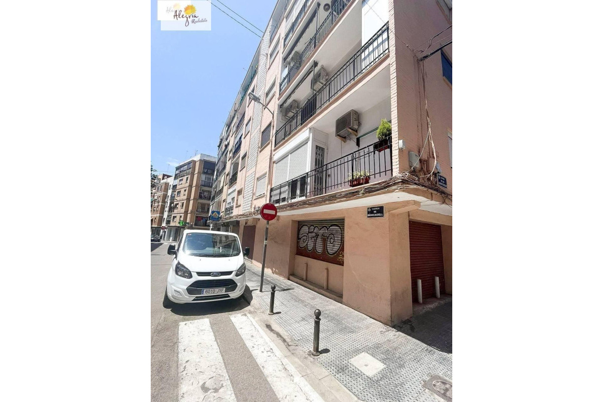 Reventa - Local Comercial - Valencia - Benicalap