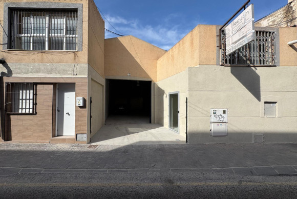 Herverkoop - Fabriekshal - Torrevieja - Centro