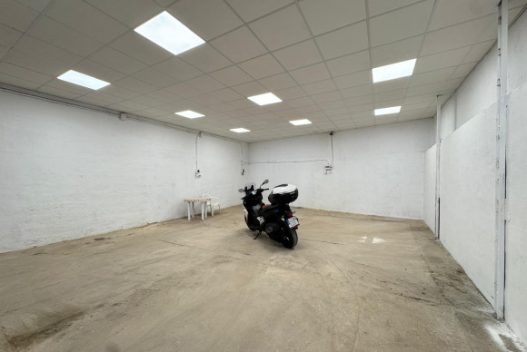 Herverkoop - Fabriekshal - Torrevieja - Centro