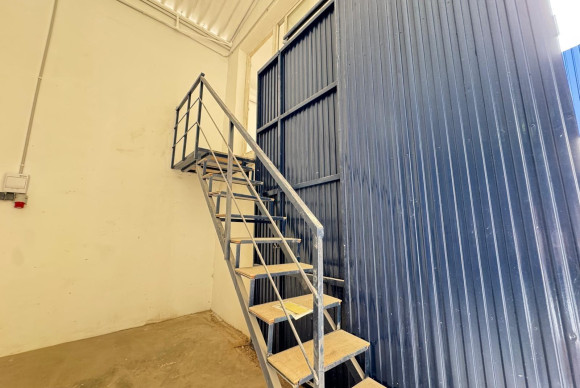 Herverkoop - Fabriekshal - Torrevieja - Centro