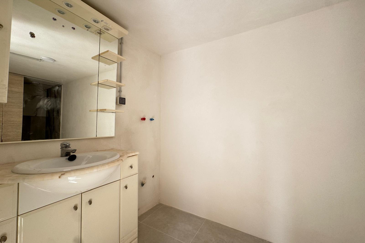 Herverkoop - Fabriekshal - Torrevieja - Centro