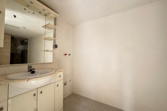 Herverkoop - Fabriekshal - Torrevieja - Centro